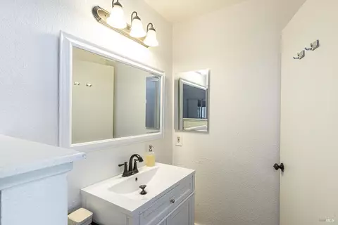 Bath - 690 Claudius Way, Windsor, CA 95492 photo 2 of 3