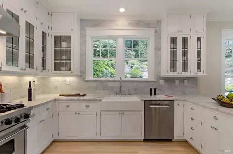 Kitchen - 22 Chestnut Ave, Ross, CA 94957 photo 6 of 7