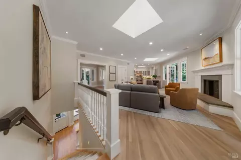 Entry Way - 22 Chestnut Ave, Ross, CA 94957 photo 6 of 7