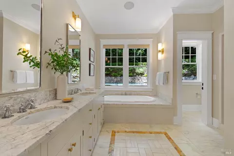 Bath - 22 Chestnut Ave, Ross, CA 94957 photo 2 of 9