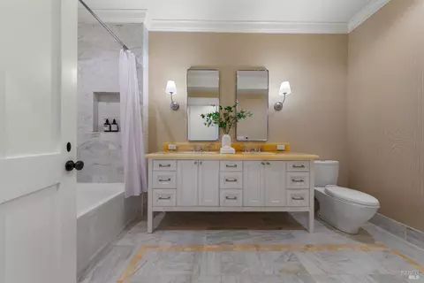 Bath - 22 Chestnut Ave, Ross, CA 94957 photo 8 of 9