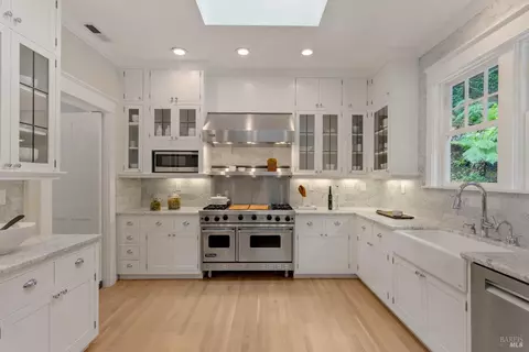Kitchen - 22 Chestnut Ave, Ross, CA 94957 photo 3 of 7
