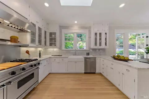 Kitchen - 22 Chestnut Ave, Ross, CA 94957 photo 5 of 7