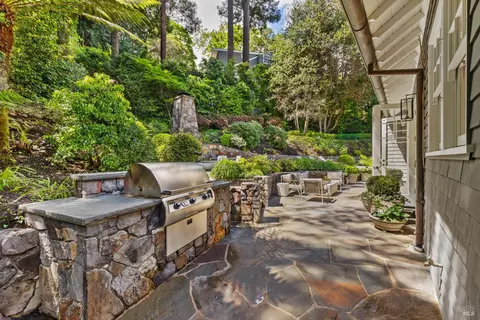 Exterior - 22 Chestnut Ave, Ross, CA 94957 photo 6 of 28