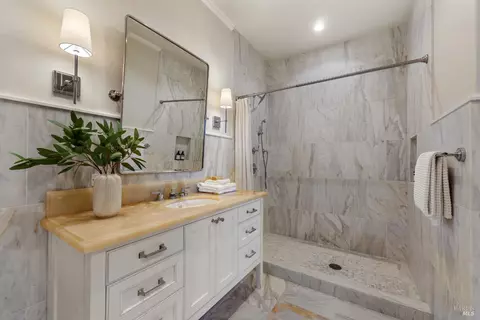 Bath - 22 Chestnut Ave, Ross, CA 94957 photo 6 of 9