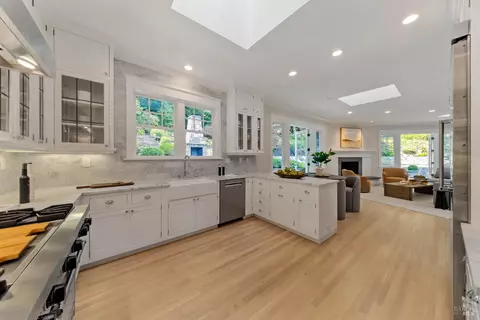 Kitchen - 22 Chestnut Ave, Ross, CA 94957 photo 4 of 7
