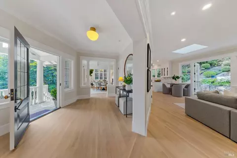 Entry Way - 22 Chestnut Ave, Ross, CA 94957 photo 4 of 7