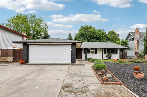 214 Albany Ave, Vacaville, CA 95687
