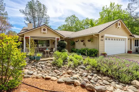 12805 Melonbank Dr, Redding, CA 96003