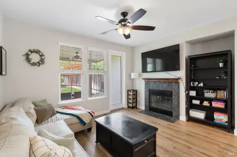 Living - 637 Peridot Pl, Fairfield, CA 94534 photo 1 of 1