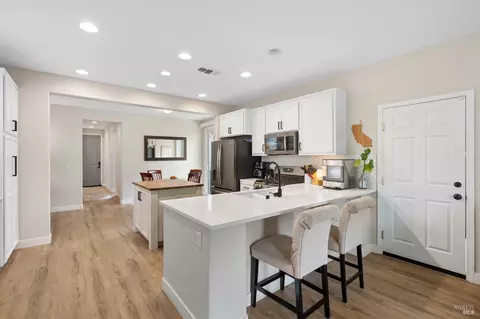 Kitchen - 637 Peridot Pl, Fairfield, CA 94534 photo 4 of 4