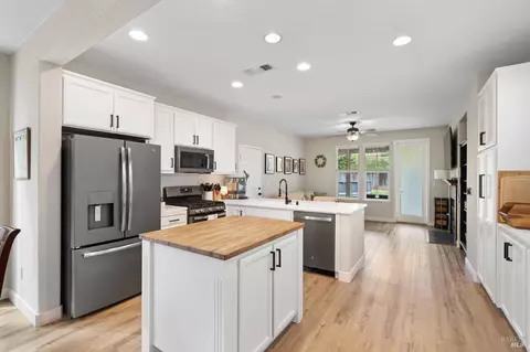 Kitchen - 637 Peridot Pl, Fairfield, CA 94534 photo 1 of 4