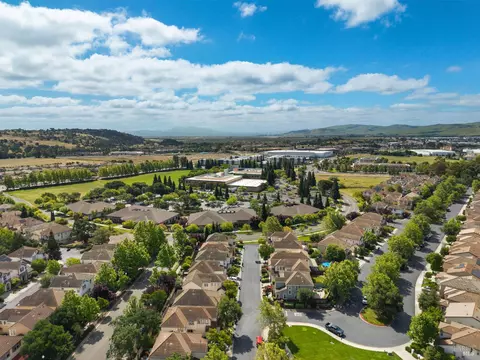 View/Area - 637 Peridot Pl, Fairfield, CA 94534 photo 4 of 5
