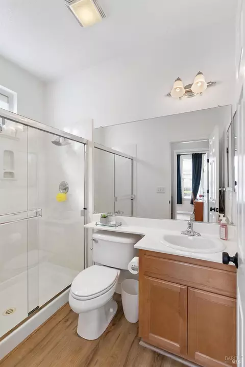 Bath - 637 Peridot Pl, Fairfield, CA 94534 photo 1 of 5
