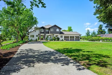 5533 Oak Meadow Dr, Santa Rosa, CA 95401