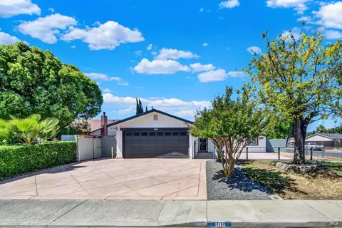 100 Wakefield Dr, Vacaville, CA 95687