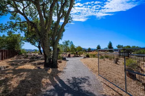 5800 Heights Rd, Santa Rosa, CA 95404