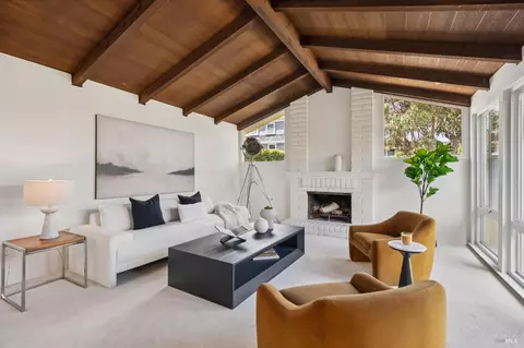 450 Cedar Hill Dr, San Rafael, CA 94903