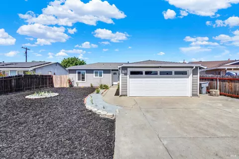 70 Novato Dr, Vacaville, CA 95688