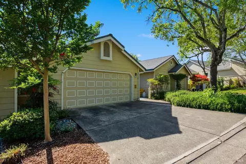 2003 Stonefield Ln, Santa Rosa, CA 95403