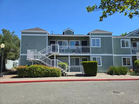 1501 La Esplanada Pl #311, Santa Rosa, CA 95404