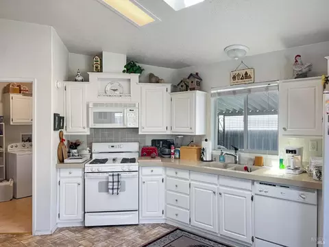 8169 Willow St, Windsor, CA 95492 photo 5