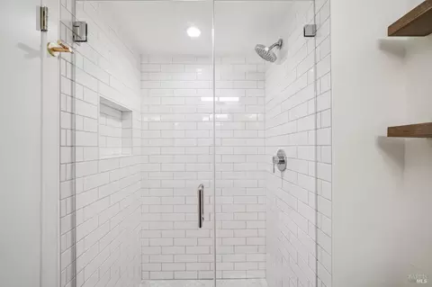 Bath - 31 W Harbor Dr, Sausalito, CA 94965 photo 3 of 3