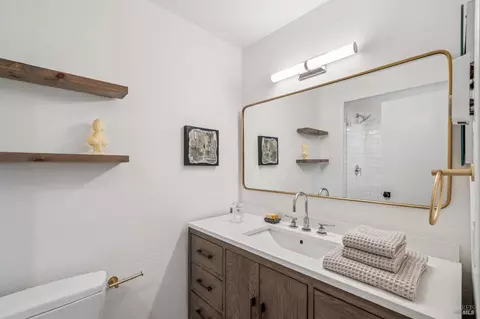 Bath - 31 W Harbor Dr, Sausalito, CA 94965 photo 2 of 3