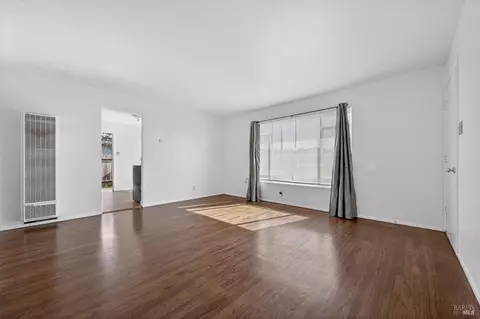 Living - 705-711 State St, Vallejo, CA 94590 photo 2 of 3