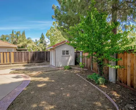 Exterior - 1443 Fullerton Dr, Fairfield, CA 94533 photo 5 of 10