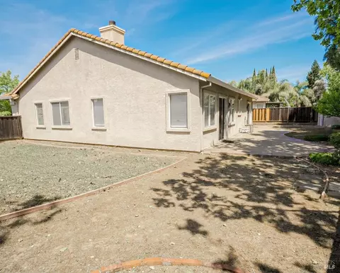 Exterior - 1443 Fullerton Dr, Fairfield, CA 94533 photo 7 of 10