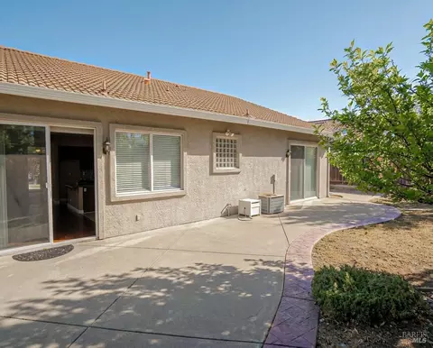Exterior - 1443 Fullerton Dr, Fairfield, CA 94533 photo 6 of 10