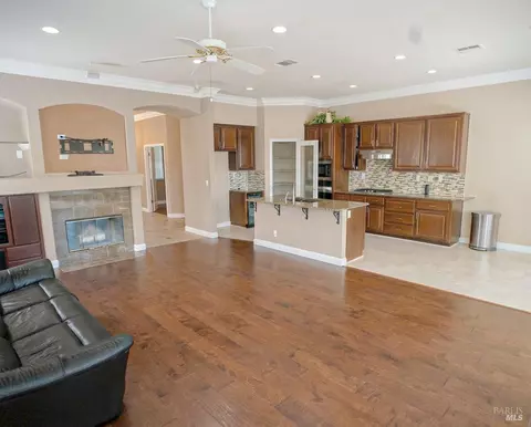 Living - 1443 Fullerton Dr, Fairfield, CA 94533 photo 7 of 7