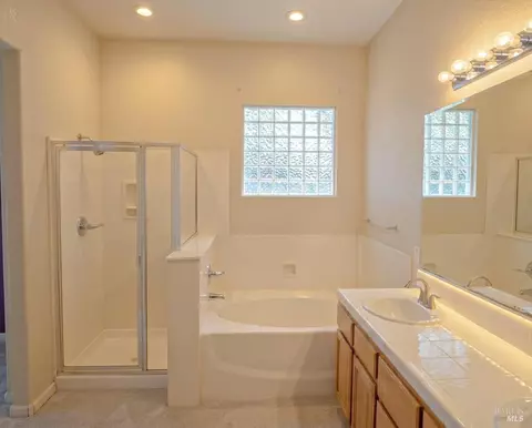 Bath - 1443 Fullerton Dr, Fairfield, CA 94533 photo 1 of 2