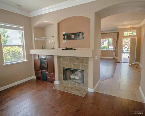 Living - 1443 Fullerton Dr, Fairfield, CA 94533 photo 5 of 7