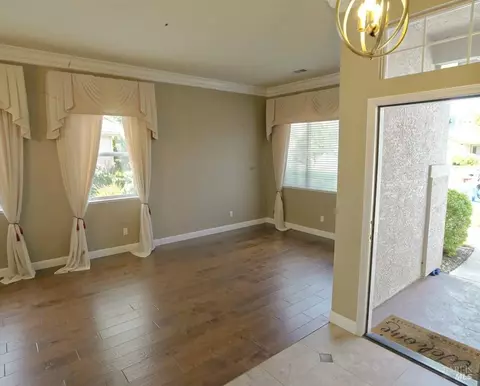 Living - 1443 Fullerton Dr, Fairfield, CA 94533 photo 1 of 7