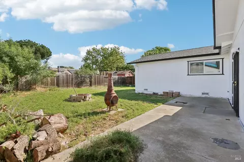 Exterior - 730 Park Dr, Dixon, CA 95620 photo 4 of 12