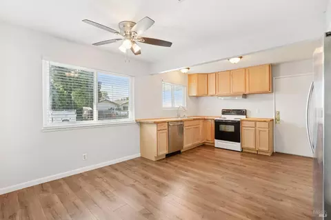 Kitchen - 730 Park Dr, Dixon, CA 95620 photo 2 of 2