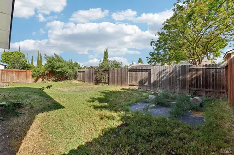 Exterior - 730 Park Dr, Dixon, CA 95620 photo 7 of 12