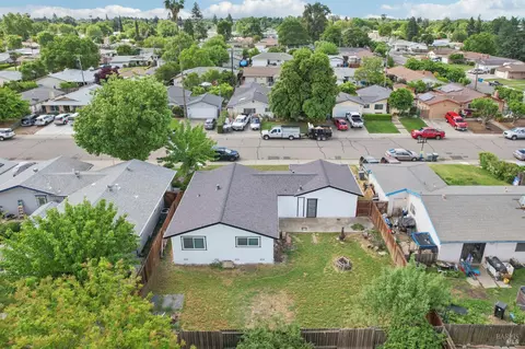 View/Area - 730 Park Dr, Dixon, CA 95620 photo 6 of 9
