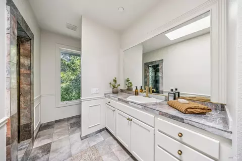 Bath - 57 Summit Rd, San Anselmo, CA 94960 photo 3 of 7