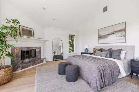 Bedroom - 57 Summit Rd, San Anselmo, CA 94960 photo 2 of 9