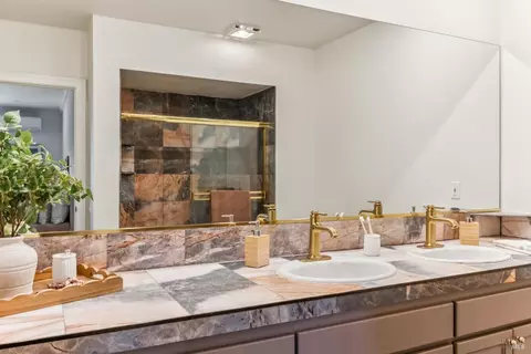 Bath - 57 Summit Rd, San Anselmo, CA 94960 photo 7 of 7