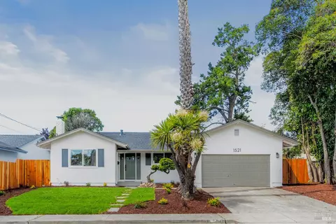 1521 Sarkesian Dr, Petaluma, CA 94954