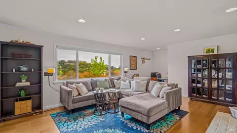 Living - 280 Devon Dr, San Rafael, CA 94903 photo 5 of 9