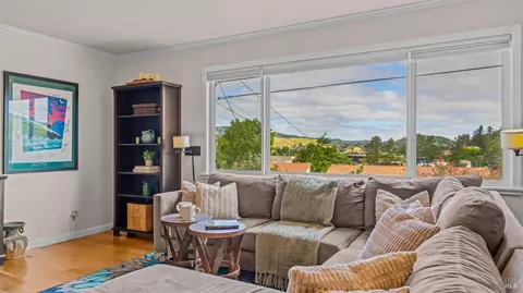 Living - 280 Devon Dr, San Rafael, CA 94903 photo 4 of 9