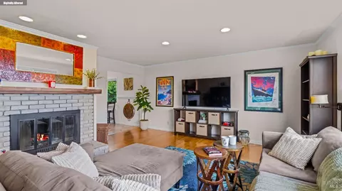 Living - 280 Devon Dr, San Rafael, CA 94903 photo 1 of 9