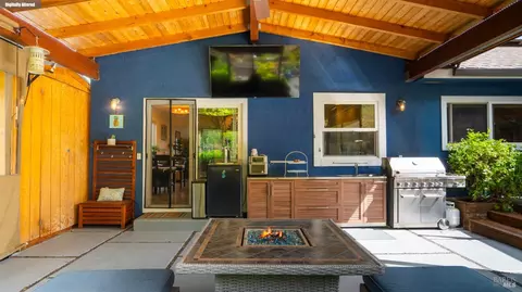 Exterior - 280 Devon Dr, San Rafael, CA 94903 photo 6 of 22