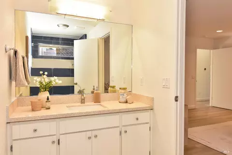 Bath - 285 E Agua Caliente Rd, Sonoma, CA 95476 photo 1 of 5