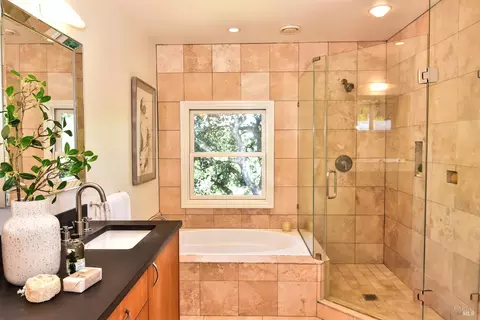 Bath - 285 E Agua Caliente Rd, Sonoma, CA 95476 photo 3 of 5